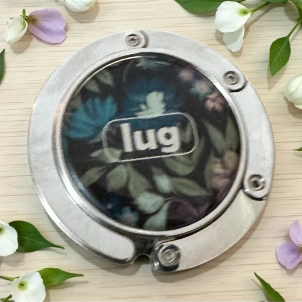 Lug Silver Floral Purse Holder. NIB